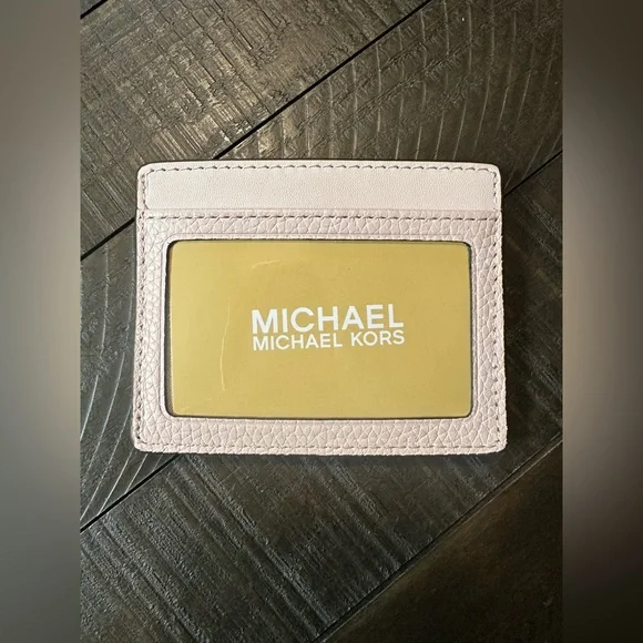 Michael Kors soft pink jet set travel wallet with ID slot. New with tags. - Picture 2 of 3